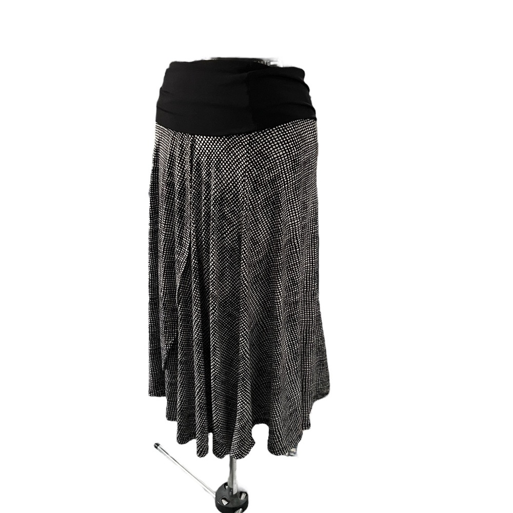Foldover waist lightweight black and white check skirt perfect for travel. M